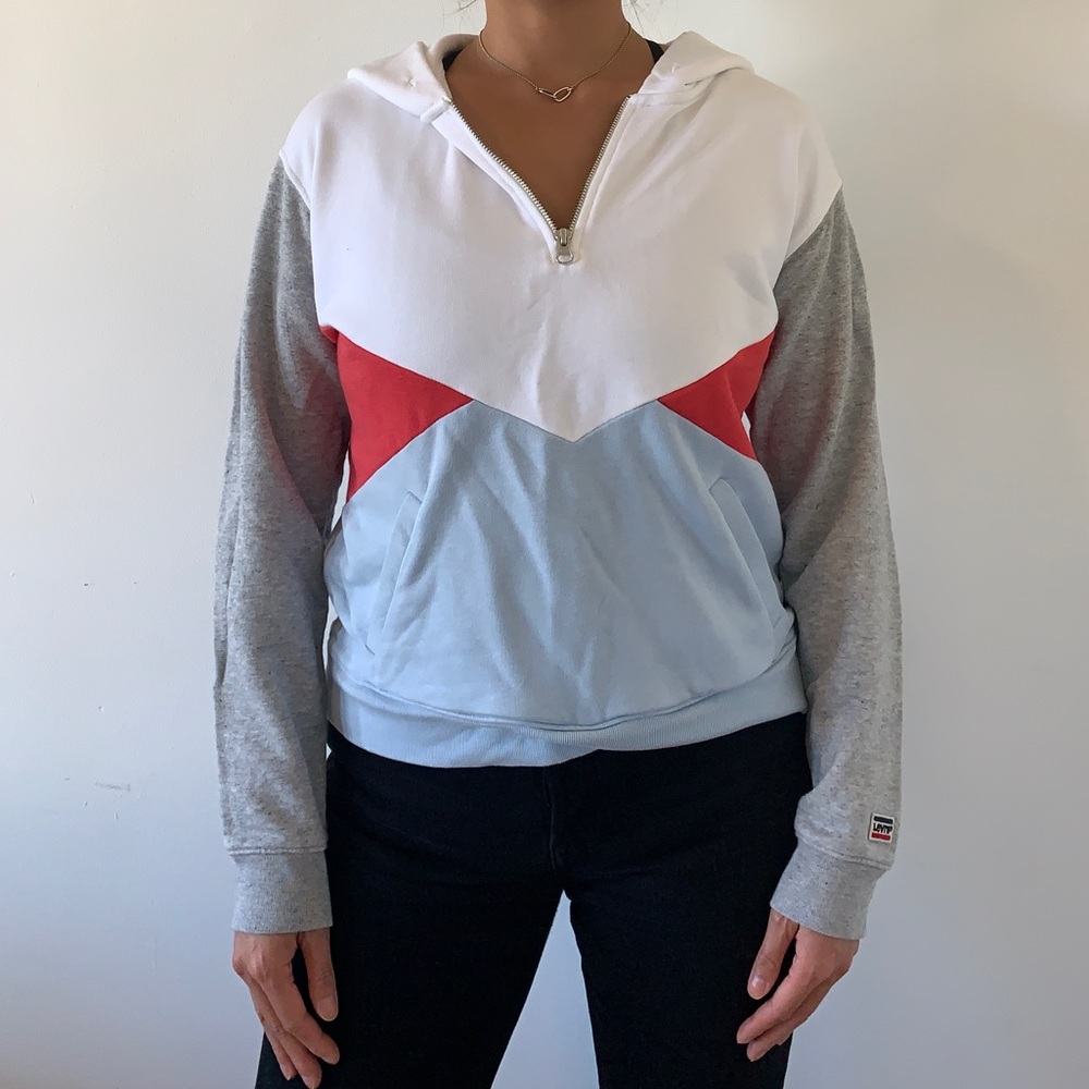 Levi’s // multi color pullover